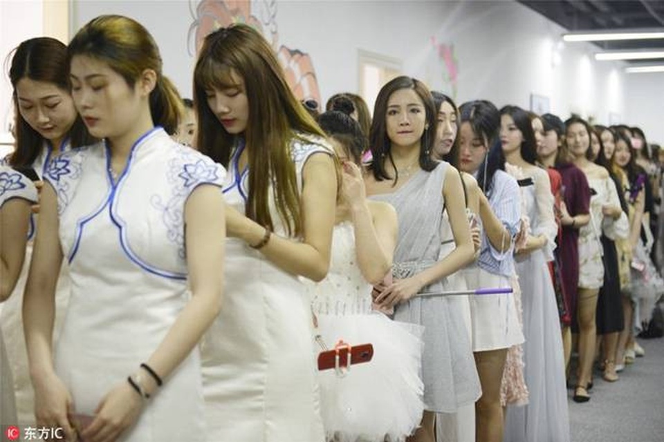 Bên trong lò đào tạo ngôi sao "sống ảo", ngồi livestream cũng hốt bạc - 4 Bên trong lò đào tạo ngôi sao "sống ảo", ngồi livestream cũng hốt bạc - 4