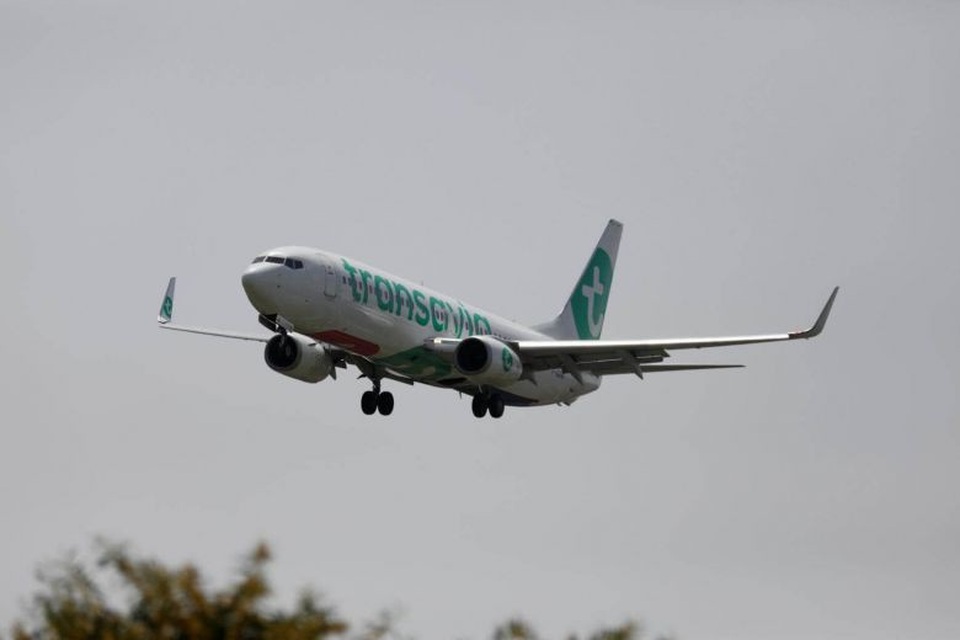 Máy bay hạ cánh khẩn cấp vì hành khách “bốc mùi” - 1
Một máy bay của hãng Transavia (Ảnh: Reuters)