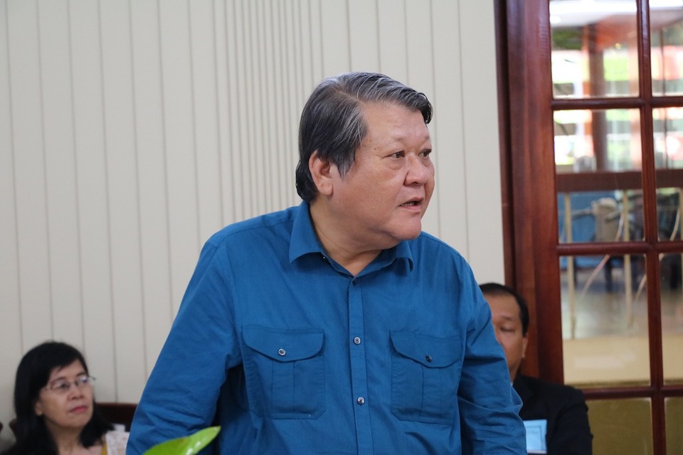 "Không có nước nào trên thế giới lại có nhiều ngành nghề như ở Việt Nam" - 1 Ông Trần Anh Tuấn, Phó giám đốc Trung tâm dự báo nhu cầu nhân lực và thị trường lao động TPHCM góp ý kiến cho vấn đề chuẩn bị nguồn nhân lực cho cách mạng 4.0