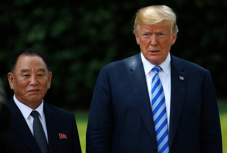 Ông Trump tiếp "trùm" tình báo Triều Tiên tại Nhà Trắng - 8 Sau cuộc gặp với ông Kim Yong-chol, Tổng thống Trump xác nhận với các phóng viên rằng ông và nhà lãnh đạo Kim Jong-un sẽ gặp nhau tại Singapore theo đúng lịch trình ban đầu. (Ảnh: Reuters)