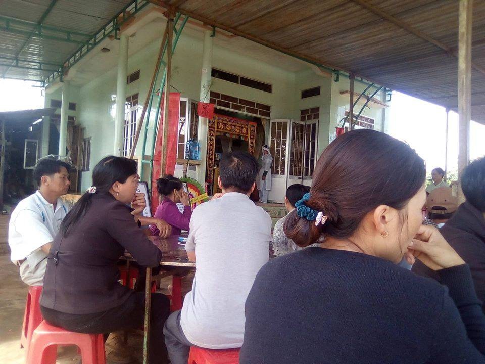 Đâm chết em vợ khi xách dao đi tìm vợ - 1 Gia đình tổ chức tang lễ cho nạn nhân