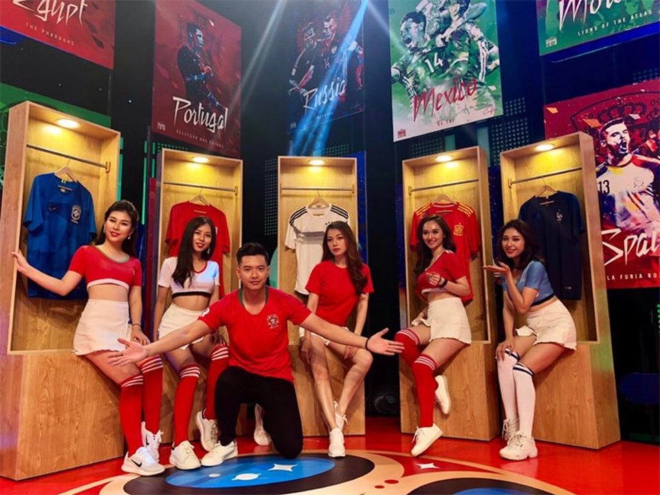 Đức Vĩnh - Thái Nhiên Phương ủng hộ Bồ Đào Nha - 5
Bản thân Đức Vĩnh thường xuyên đi đá bóng rèn luyện sức khỏe mỗi tuần