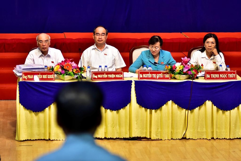 Bí thư Nguyễn Thiện Nhân: Sẽ gặp dân cho đến khi giải quyết xong bức xúc Thủ Thiêm - 1 Bí thư Thành ủy TPHCM Nguyễn Thiện Nhân tiếp xúc cử tri quận 2