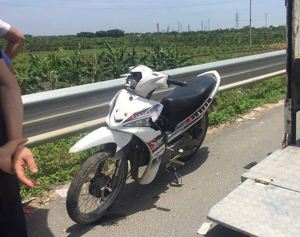 Thực nghiệm hiện trường, điều tra cái chết của 2 thiếu nữ ở Hưng Yên - 3
Chiếc xe máy của chủ quán karaoke do hai thiếu nữ mượn để đi sinh nhật.