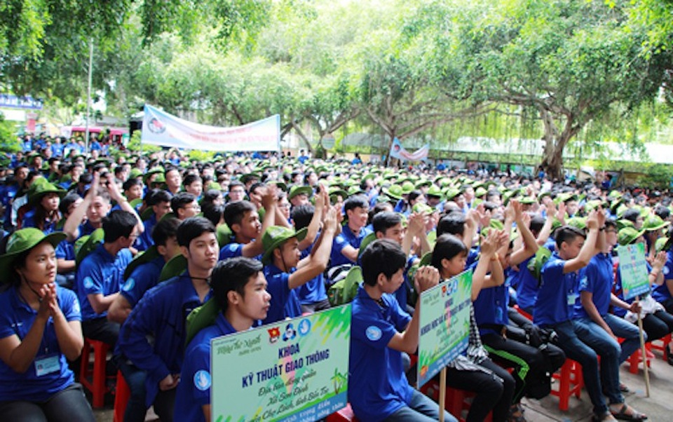 Gần 1.000 sinh viên Bách khoa TPHCM vào chiến dịch tình nguyện Mùa hè xanh - 1 Gần 1000 sinh viên trường ĐH Bách khoa (ĐHQG TPHCM) tình nguyện tham gia chiến dịch Mùa hè xanh năm 2018