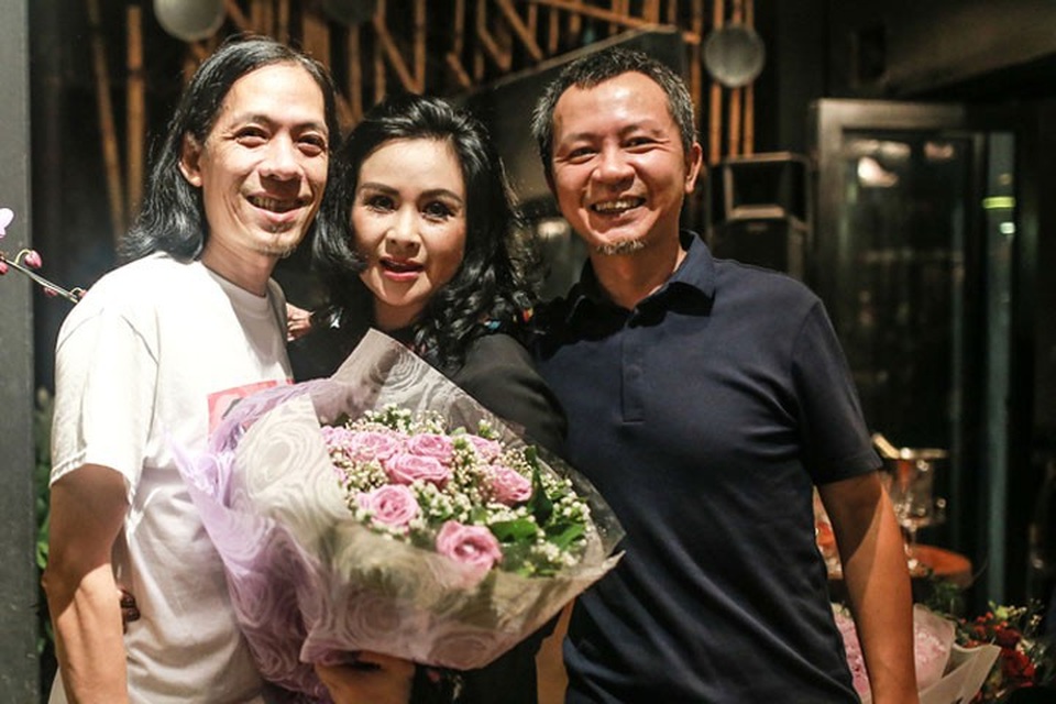 Quốc Trung, Mỹ Linh mừng sinh nhật tuổi mới của Thanh Lam - 5 Nhiều nghệ sĩ nổi tiếng đến chúc mừng ca sĩ. Trong ảnh là nhạc sĩ Thanh Phương (trái) và Lưu Hà An (phải).