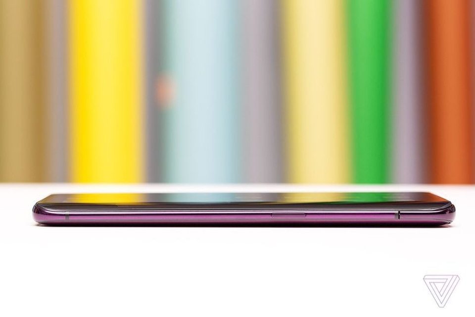 Oppo trình làng smartphone có thiết kế camera trước/sau cực độc đáo - 5 Sản phẩm có thiết kế bo cong cả mặt trước lẫn sau