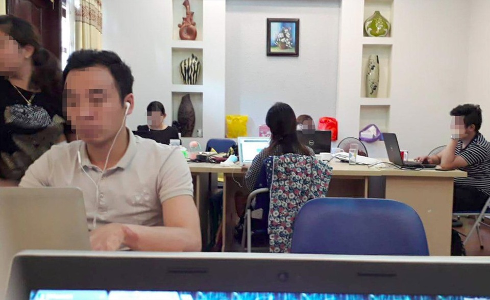 Xảo trá như thị trường thực phẩm chức năng (kỳ 3): Những địa chỉ “đen” - 1 Các “bác sĩ online” đang làm việc bên trong chi nhánh số 9 Liên Cơ.