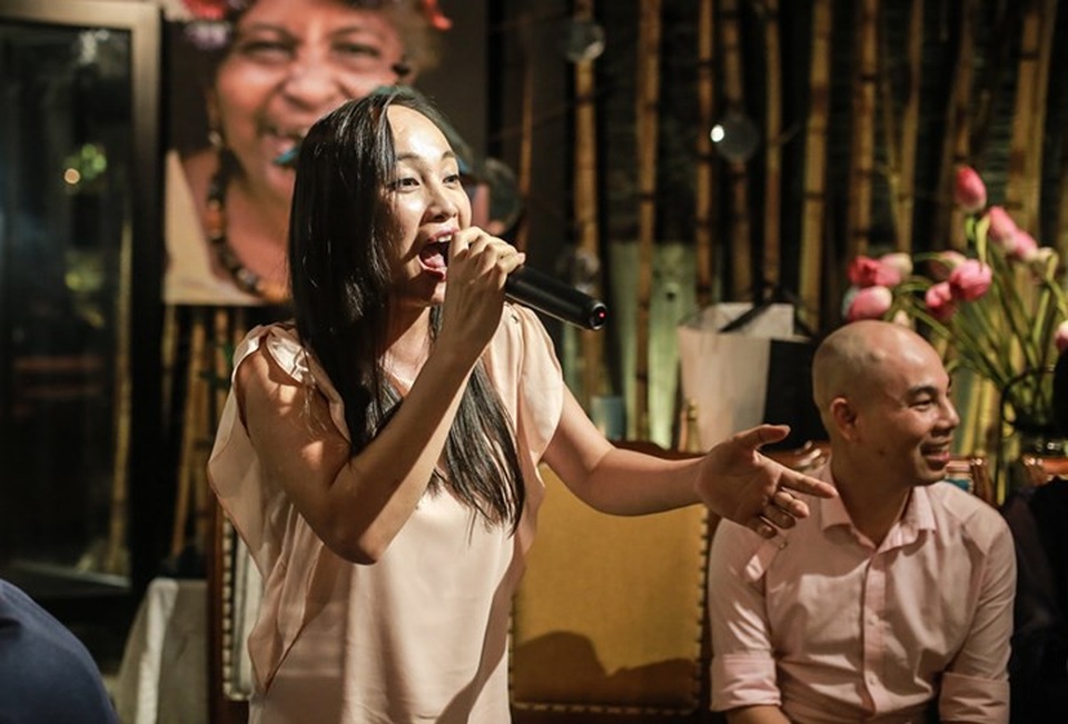 Quốc Trung, Mỹ Linh mừng sinh nhật tuổi mới của Thanh Lam - 7 Bà xã ca sĩ Tấn Minh, nghệ sĩ Thu Huyền hát trong tiệc sinh nhật Thanh Lam.