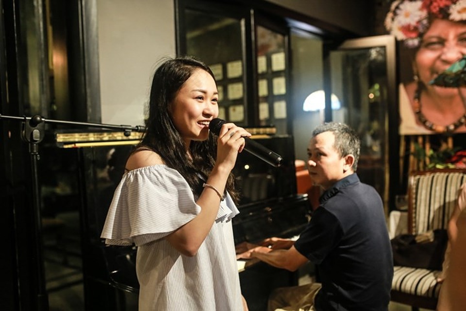 Quốc Trung, Mỹ Linh mừng sinh nhật tuổi mới của Thanh Lam - 9 Thiện Thanh hát chúc mừng sinh nhật mẹ.