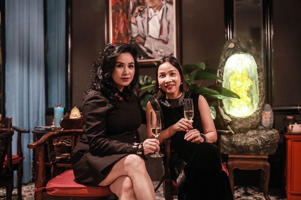 Quốc Trung, Mỹ Linh mừng sinh nhật tuổi mới của Thanh Lam - 2 Ca sĩ Mỹ Linh hiện đang tất bật cho tour xuyên Việt thứ 4 trong sự nghiệp mang tên Thời gian nhưng vẫn dành thời gian đến chúc mừng sinh nhật người bạn thân.