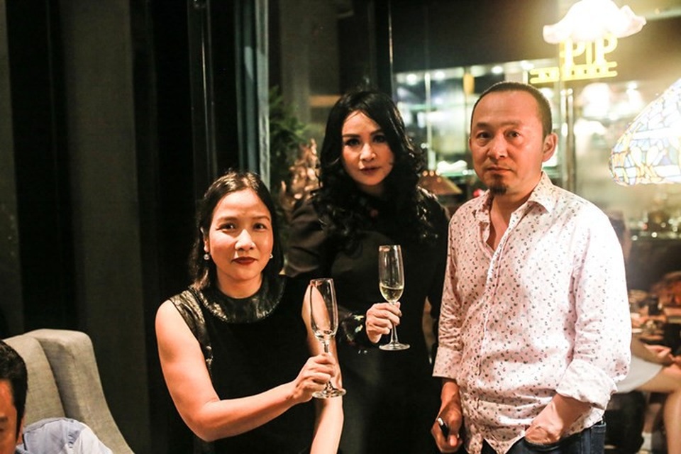 Quốc Trung, Mỹ Linh mừng sinh nhật tuổi mới của Thanh Lam - 3 Nhạc sĩ Quốc Trung cũng đến chúc mừng Thanh Lam đón tuổi mới. Kể từ sau khi đường ai nấy đi nhiều năm trước, Thanh Lam - Quốc Trung vẫn là cặp đôi nghệ sĩ được yêu mến và họ trân trọng nhau bằng cách xem nhau là những người bạn tốt.