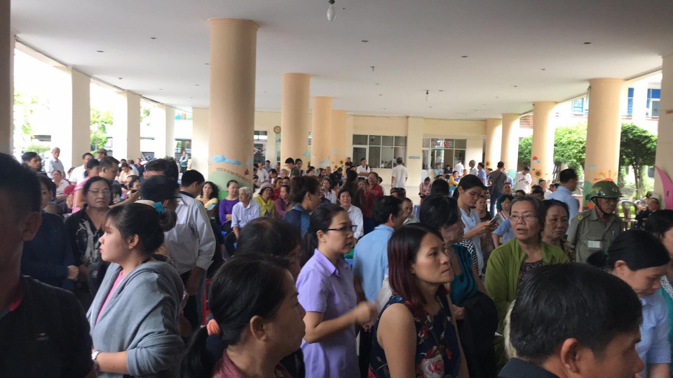 Bí thư Nguyễn Thiện Nhân đối thoại với cử tri Thủ Thiêm - 2 Hội trường đóng kín, hàng trăm cử tri không được vào