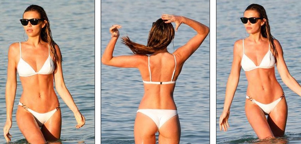 Vóc dáng hoàn hảo của siêu mẫu 3 con Abbey Clancy - 6
Abbey Clancy tiết lộ, bận chăm con nhỏ giúp cô thon thả hơn