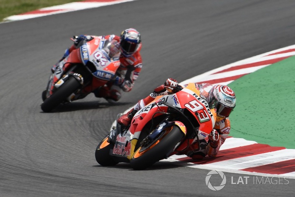 Lorenzo dễ dàng giành chiến thắng chặng thứ 2 liên tiếp - 10