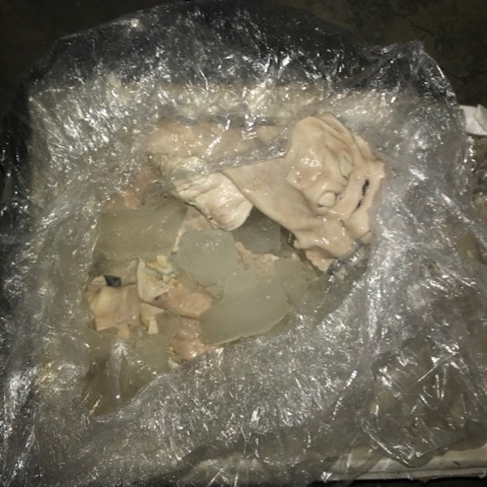 Hơn 2 tạ tai, chân, mũi bò qua sơ chế không giấy tờ suýt vào nhà hàng - 2 Hơn 2 tạ tai, chân, mũi bò qua sơ chế không giấy tờ suýt vào nhà hàng - 2