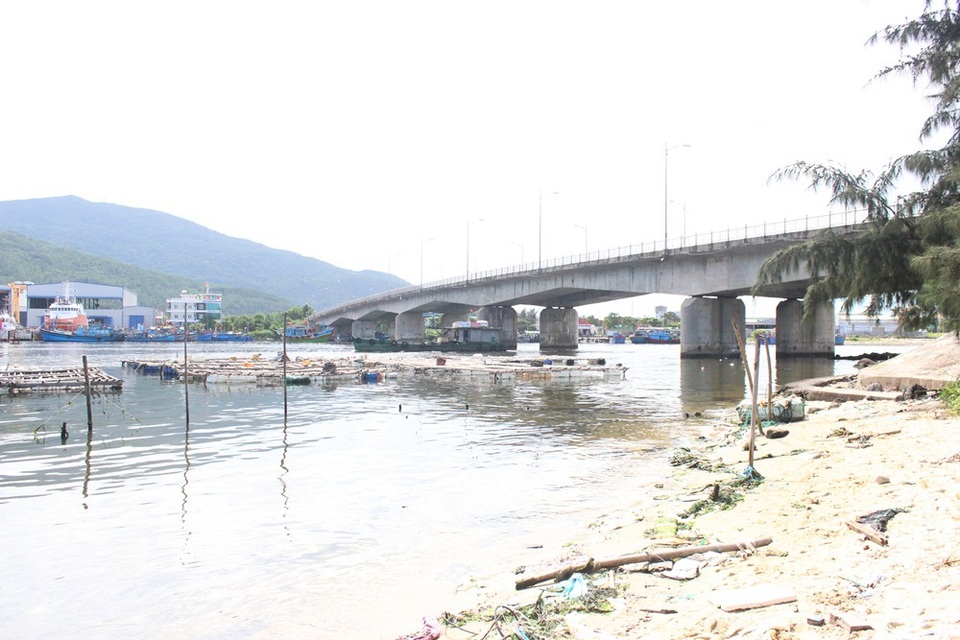 
Khu vực cầu Mân Quang - nơi phát hiện thi thể người phụ nữ chết trong tư thế bị cột chân tay.
