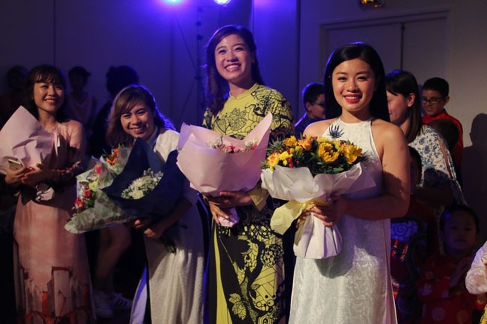 “Sao Mai” Bích Hồng – Thu Hằng giới thiệu âm nhạc Việt Nam tại Pháp - 6 “Sao Mai” Bích Hồng – Thu Hằng giới thiệu âm nhạc Việt Nam tại Pháp - 6