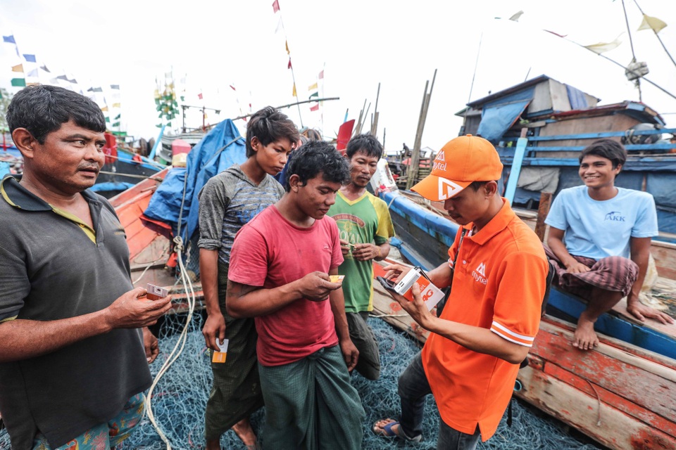 Viettel đạt 1 triệu thuê bao sau 10 ngày khai trương tại Myanmar - 2
Kênh bán hàng di động của Mytel có mặt tại khắp mọi nơi