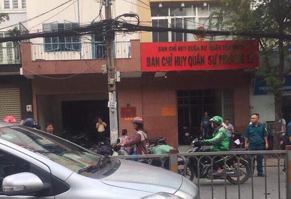 Truy tìm 2 thanh niên nghi ném chất gây nổ vào trụ sở công an phường - 2 Truy tìm 2 thanh niên nghi ném chất gây nổ vào trụ sở công an phường - 2