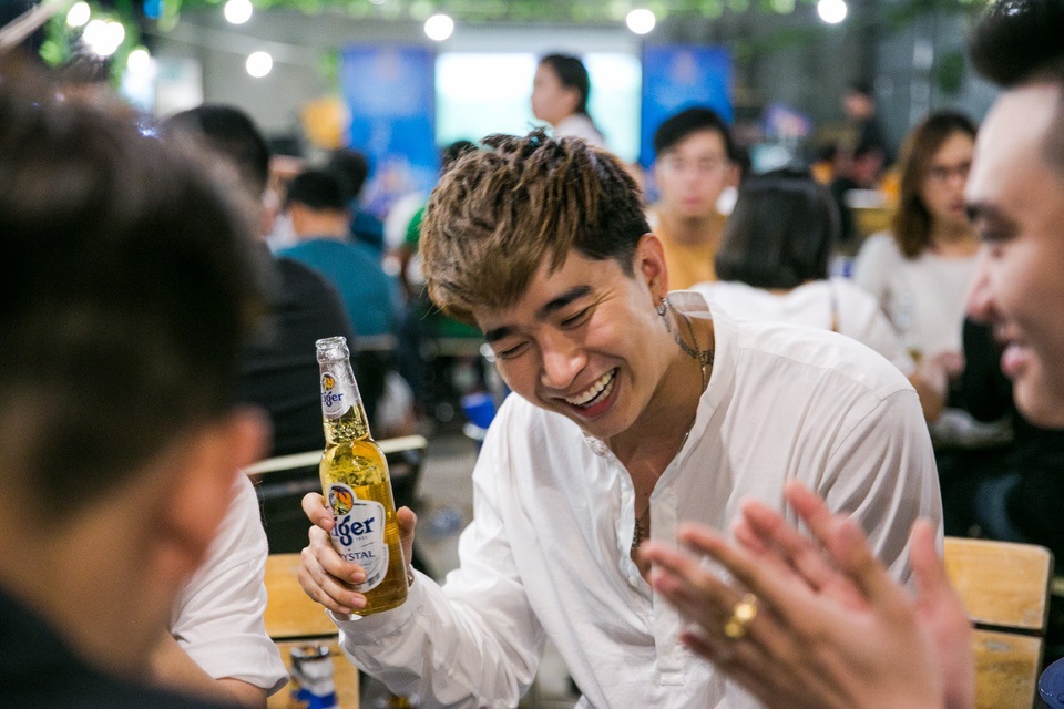 Người hâm mộ cả nước ganh tị vì màn "chiều" fan Quy Nhơn ngọt sớt của Chi Dân - 3 Người hâm mộ cả nước ganh tị vì màn "chiều" fan Quy Nhơn ngọt sớt của Chi Dân - 3