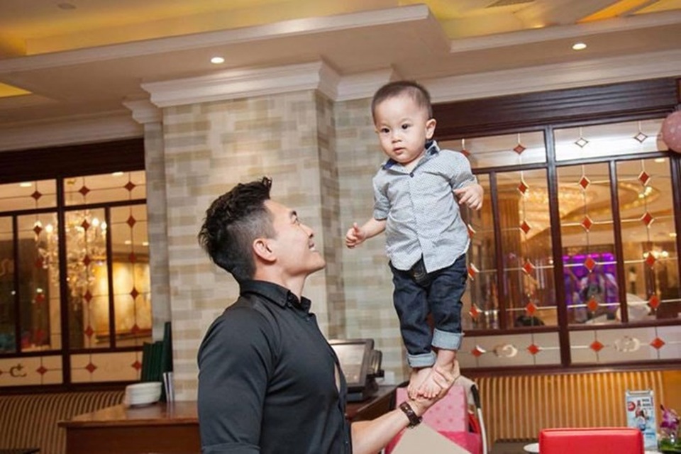 Nghệ sĩ xiếc Quốc Cơ nói về “lỗi lầm lớn nhất” với vợ - 4 Con trai Quốc Cơ cũng thể hiện năng khiếu như bố