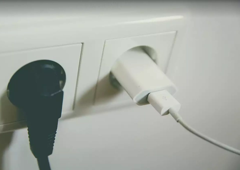 Sử dụng điện thoại thế nào cho đúng cách để phòng ngừa cháy nổ? - 1 Sử dụng điện thoại thế nào cho đúng cách để phòng ngừa cháy nổ? - 1