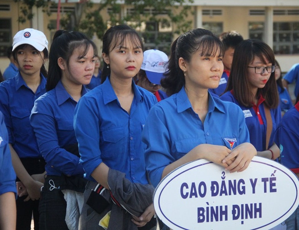 Bình Định: Ưu tiên giúp đỡ thí sinh hoàn cảnh khó khăn, thí sinh xã miền núi - 1 Tỉnh đoàn Bình Định tổ chức Lễ ra quân chương trình Tiếp sức mùa thi năm 2018, ưu tiên giúp đỡ thí sinh có hoàn cảnh khó khăn.