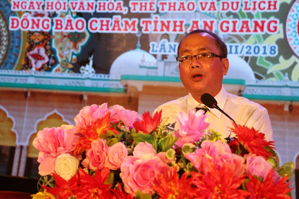 Ông Trương Bá Trạng, Phó Giám đốc Sở Văn hóa, Thể thao và Du lịch tỉnh An Giang phát biểu khai mạc Ngày hội.