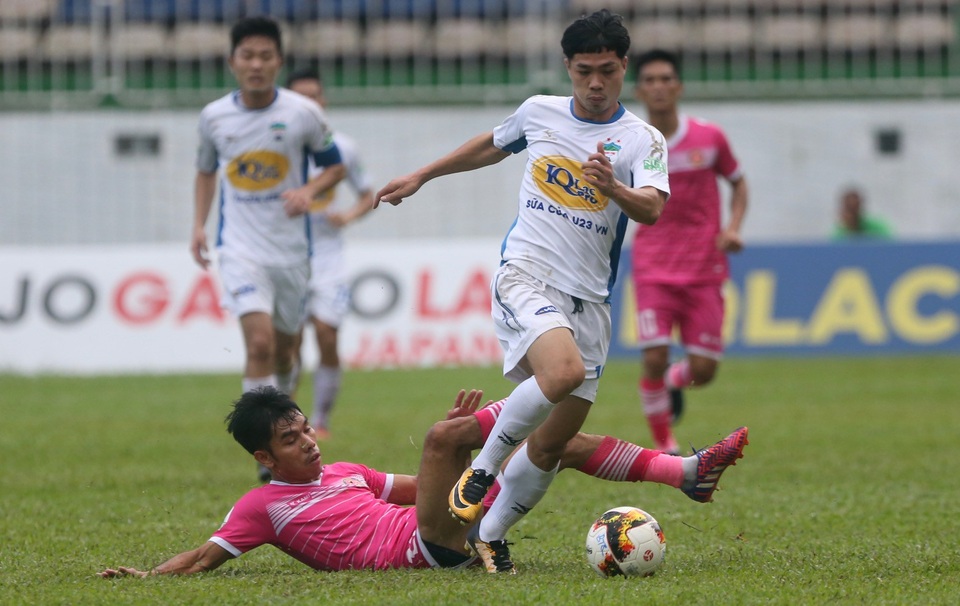 Công Phượng và Xuân Trường ghi bàn, HA Gia Lai đánh bại Sài Gòn FC - 1 Công Phượng trong tình huống vượt qua hậu vệ Sài Gòn FC