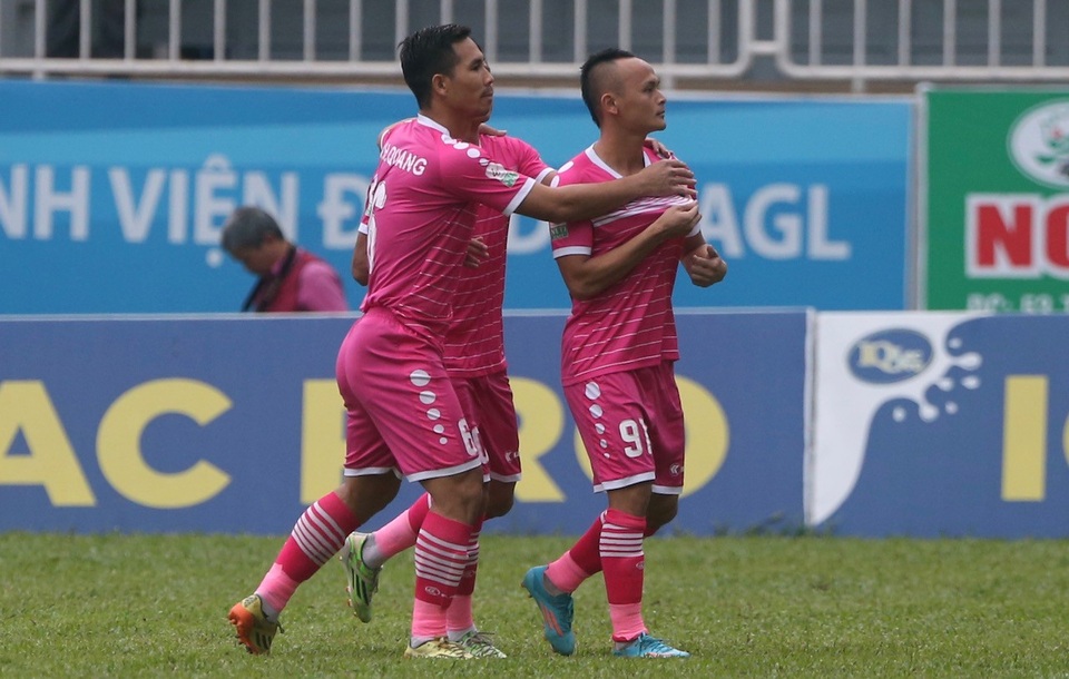 Công Phượng và Xuân Trường ghi bàn, HA Gia Lai đánh bại Sài Gòn FC - 3 Quốc Phương giúp Sài Gòn FC mở tỷ số trước