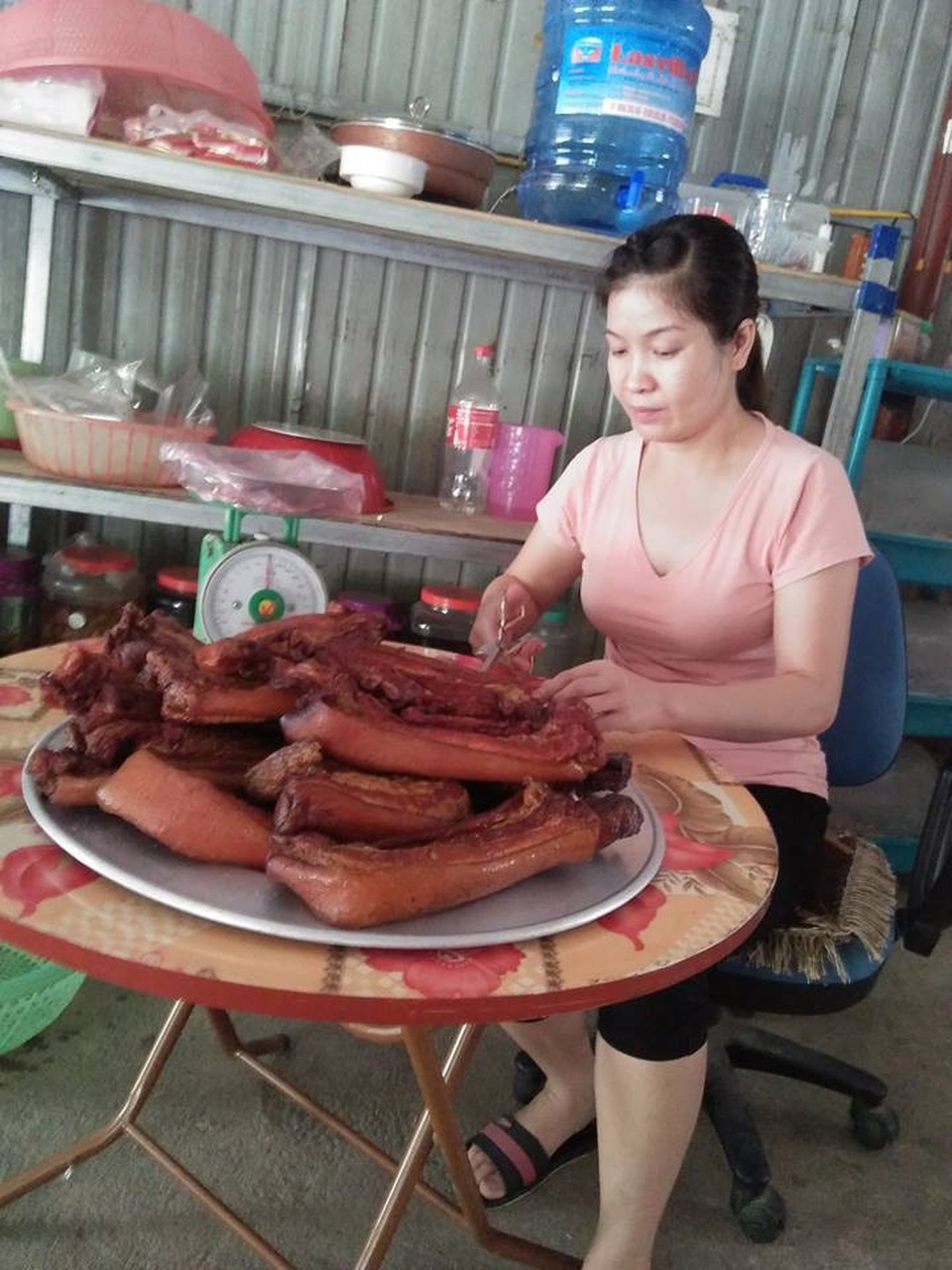 Bán cả tạ lợn sấy gác bếp mùa World Cup - 4 Bán cả tạ lợn sấy gác bếp mùa World Cup - 4