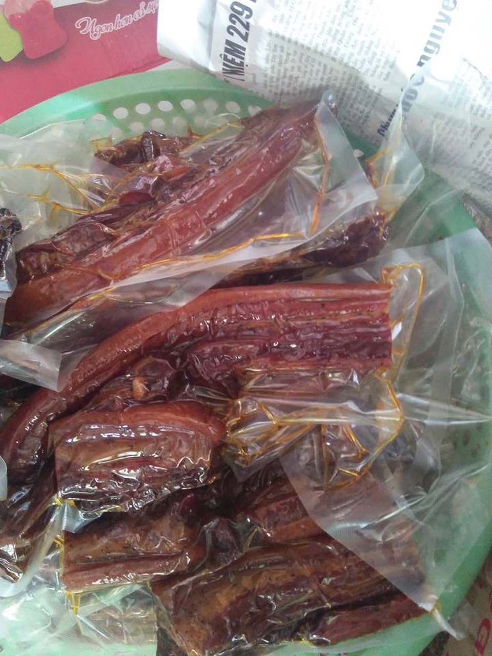 Bán cả tạ lợn sấy gác bếp mùa World Cup - 5 Thịt lợn ba chỉ gác bếp được hút chân không