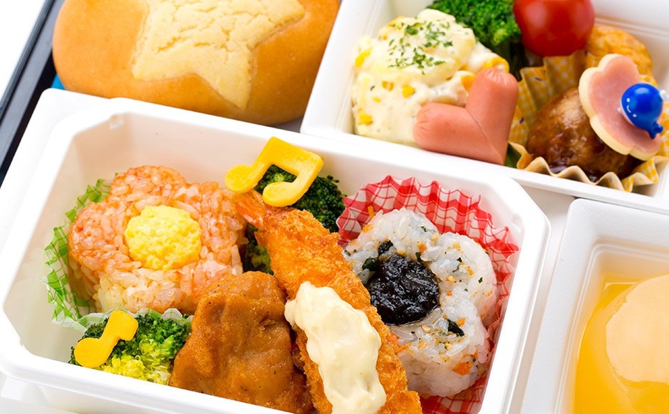 Cơ hội khám phá hãng hàng không 5 sao duy nhất của Nhật Bản - 1 Bữa ăn đầy màu sắc dành riêng cho trẻ em từ 2 – 5 tuổi (áp dụng cho đường bay từ Tokyo về Hà Nội dành cho hành khách đặt dịch vụ ít nhất 24h trước chuyến bay)