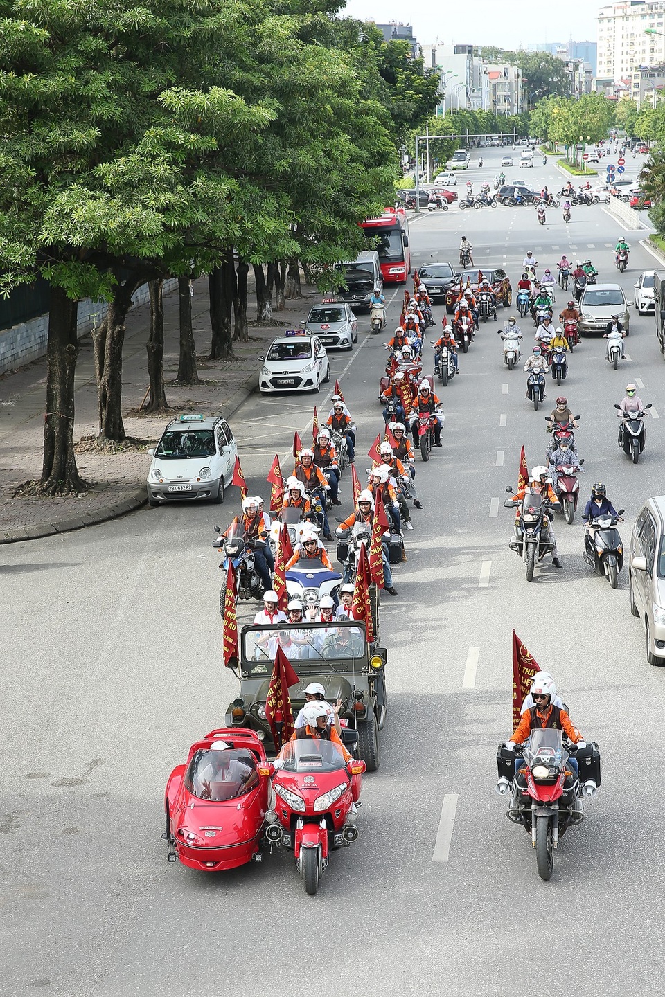 Nội thất PT Casa khai trương ấn tượng với màn biểu diễn motor phân khối lớn - 1 Màn diễu hành đẹp mắt của dàn xe moto trên đường phố Hà Nội.