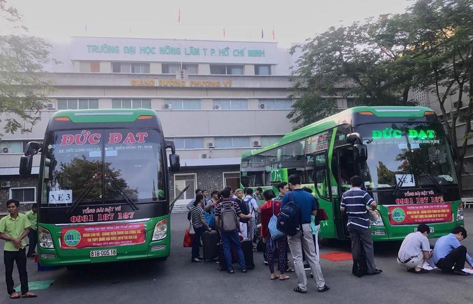 TPHCM: Giảng viên đi máy bay đến nơi coi thi - 1 Một nửa cán bộ giảng viên trường ĐH Nông lâm TPHCM đi coi thi bằng xe trường đưa, còn lại di chuyển bằng máy bay
