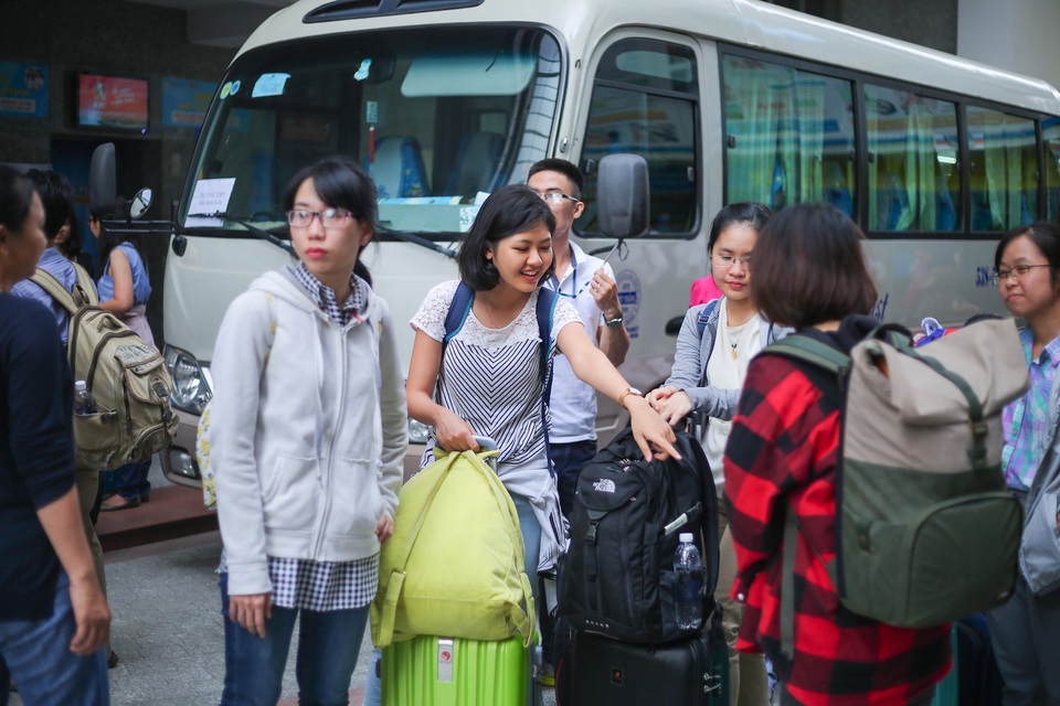 
Gần 400 cán bộ, giảng viên trường ĐH Công nghệ TPHCM xuất phát về Tiền Giang trưa nay.
