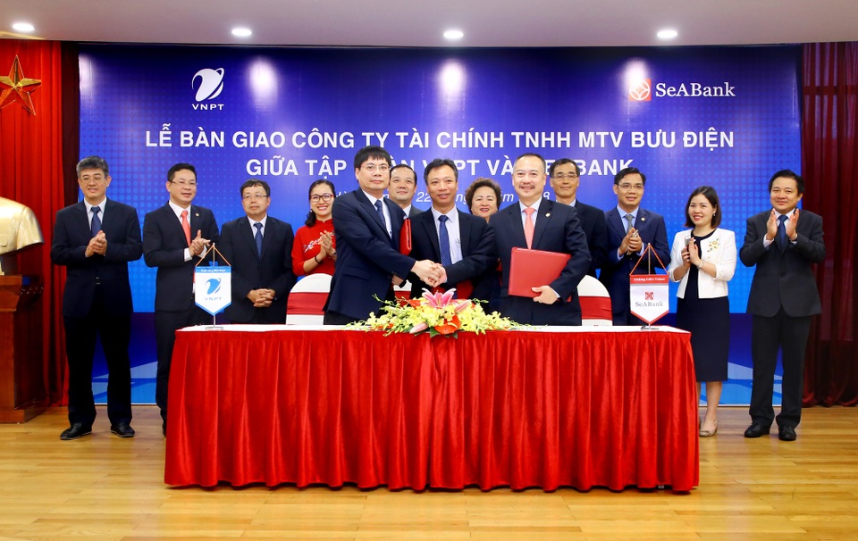 Vì sao SeABank mua lại Công ty Tài chính Bưu điện với giá 710 tỷ đồng? - 1
Việc mua Công ty PTF là bước đi chiến lược đầu tiên của SeABank nhằm đa dạng hóa sản phẩm dịch vụ bán lẻ và hiện thực hóa mục tiêu trở thành ngân hàng bán lẻ dẫn đầu và được yêu thích nhất.