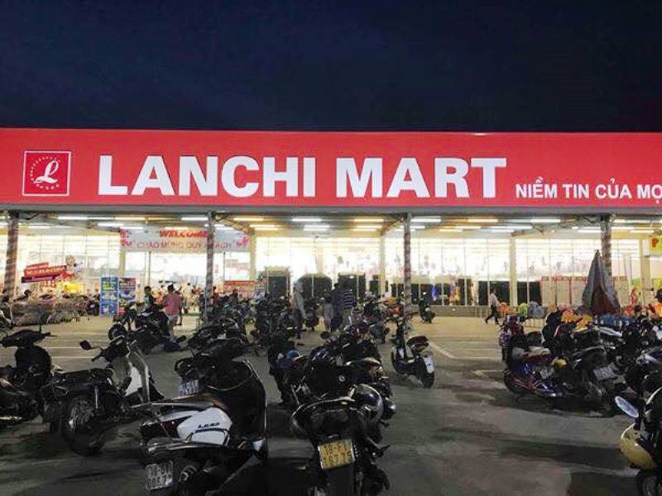 Bé trai 6 tuổi chết đuối tại bể bơi siêu thị - 1
Siêu thị Lan Chi Mart - nơi xảy ra vụ tai nạn đuối nước.