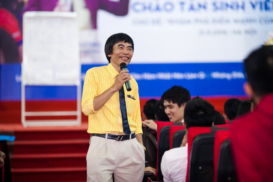 Cùng Langmaster, chắp cánh sự nghiệp 4.0 - 1
Chuỗi chương trình Hành trang Tân sinh viên với sự đồng hành của TS Lê Thẩm Dương, Langmaster & Báo SVVN tổ chức.