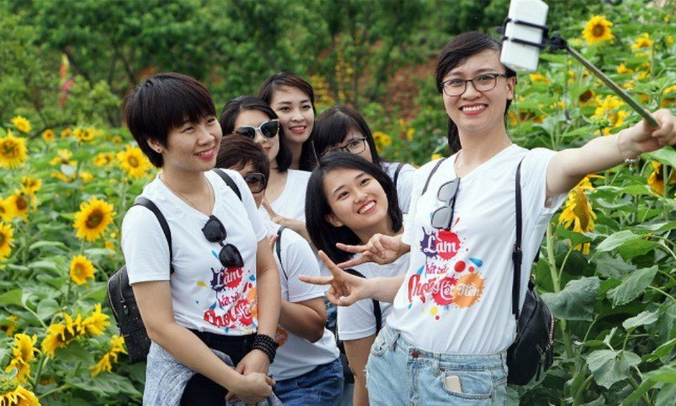 Giới trẻ đổ về Sa Pa chụp ảnh hoa hướng dương - 4 Giới trẻ đổ về Sa Pa chụp ảnh hoa hướng dương - 4