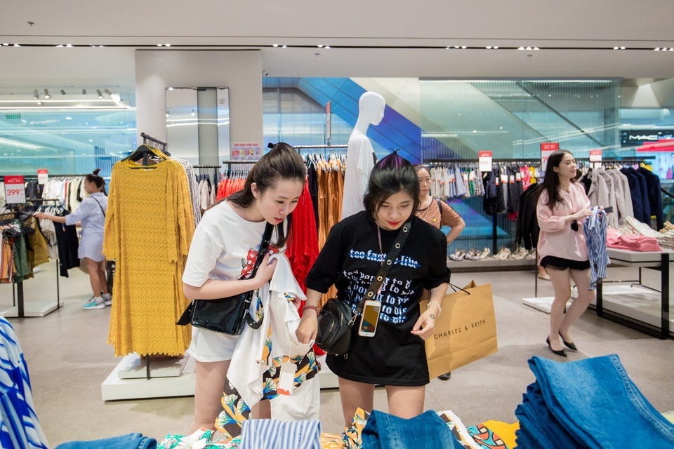 Vincom khai màn đại tiệc mua sắm xuyên đêm hoành tráng cuối tuần - 6 Khách hàng là những người “thu hoạch” nhiều nhất sau đêm Sale đầu tiên