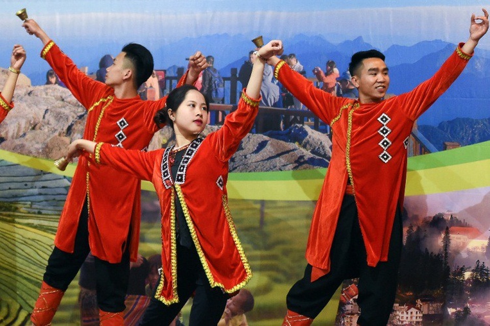 Giới trẻ đổ về Sa Pa chụp ảnh hoa hướng dương - 8 Giới trẻ đổ về Sa Pa chụp ảnh hoa hướng dương - 8