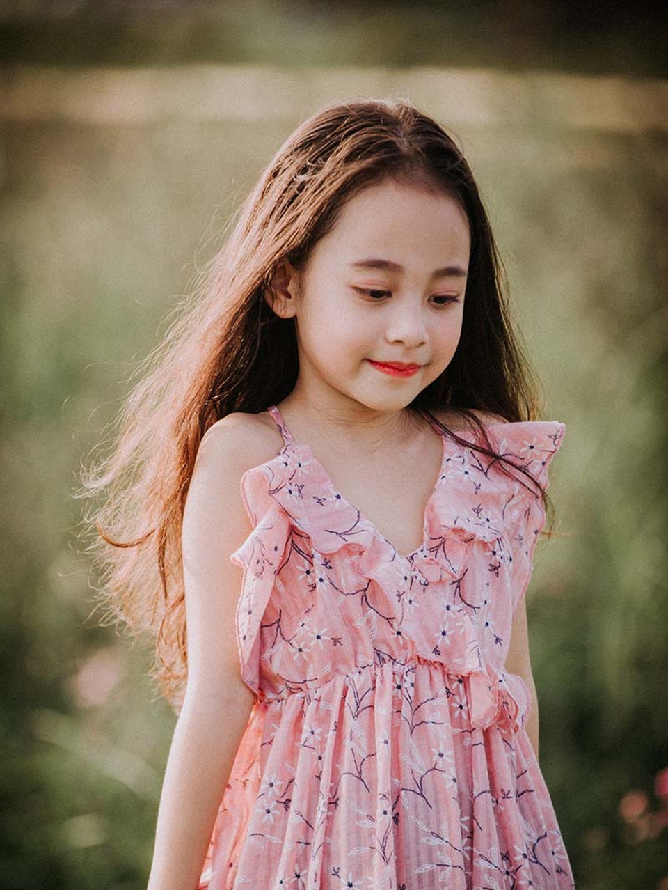 Tuy mới 7 tuổi nhưng Bảo Vy đã trở thành cái tên nhận được nhiều sự chú ý vì những biểu cảm tự nhiên, tự tin và khả năng tạo dáng trước ống kính máy ảnh.
