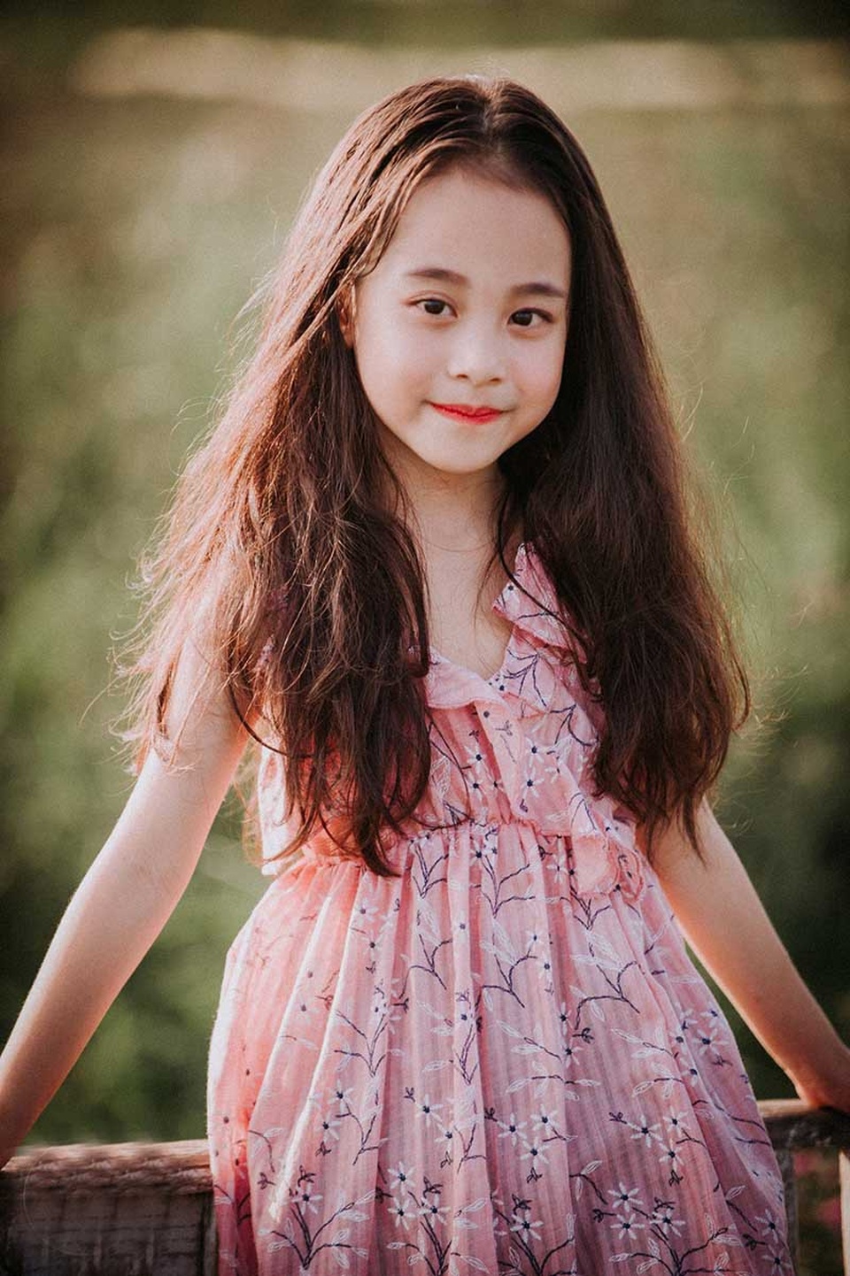 Được biết bé Trần Lê Bảo Vy hiện đang sinh sống cùng gia đình tại Hà Nội. Cô bé luôn tỏ ra thích thú, hào hứng trong mỗi buổi chụp hình, Bảo Vy cũng khiến người xung quanh cảm thấy cuộc sống nhẹ nhàng hơn với nụ cười tươi như nắng tỏa.