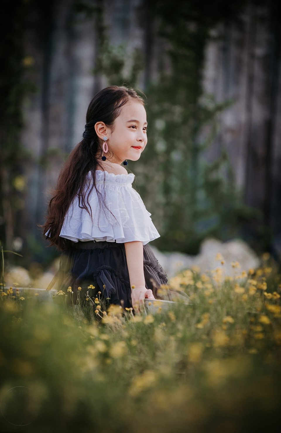 Bình thường bé ưa những điều nhẹ nhàng, ngọt ngào, bởi vốn dĩ Bảo Vy là một cô bé sống tình cảm và hòa đồng với tất cả mọi người. Bên cạnh việc ủng hộ con theo đuổi đam mê nghệ thuật thì gia đình bé cũng hướng con tập trung học tốt ở trường. Bởi với phụ huynh, muốn con phát triển toàn diện thì cần có kiến thức, Bảo Vy luôn ngoan ngoãn nghe theo lời của người lớn.