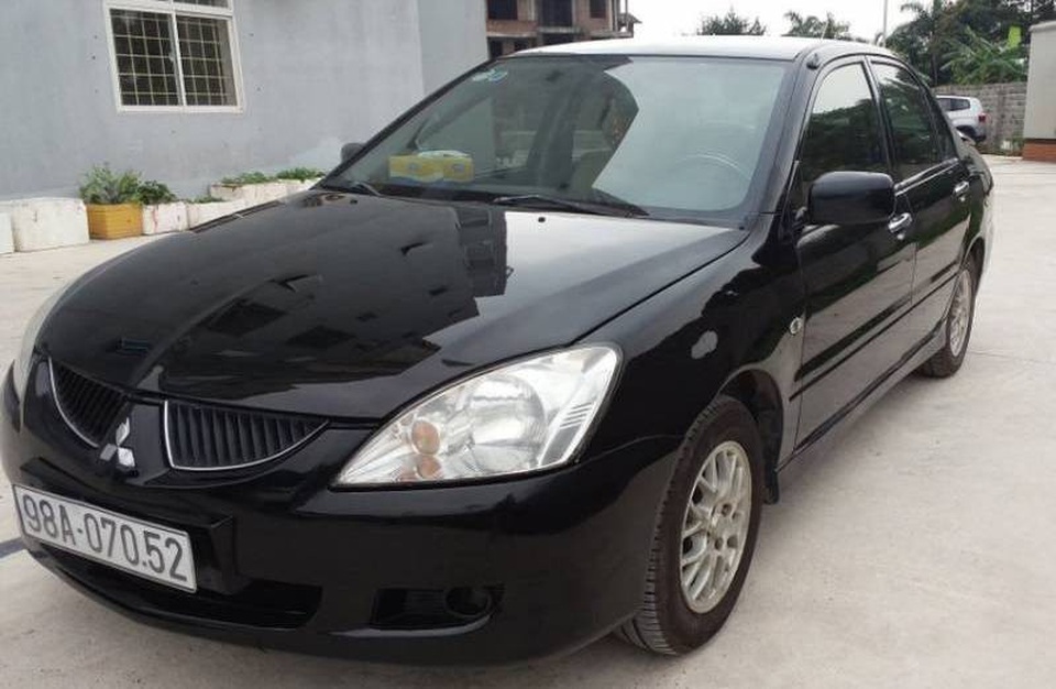 Nhiều ô tô cũ của Nhật được rao bán với giá hơn 200 triệu đồng - 5 Mitsubishi Lancer, chiếc xe cũ đáng “đồng tiền bát gạo”.