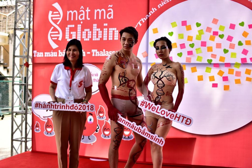 Gắn kết tập thể bằng hành động… hiến máu - 10 Nhiệm vụ trọng tâm của chiến dịch là vận động toàn dân tham gia hiến máu nhân đạo và phòng chống căn bệnh tan máu bẩm sinh - Thalassemia nhằm khắc phục trình trạng thiếu máu trong cấp cứu và điều trị nhất là trong những tháng hè khan hiếm máu.