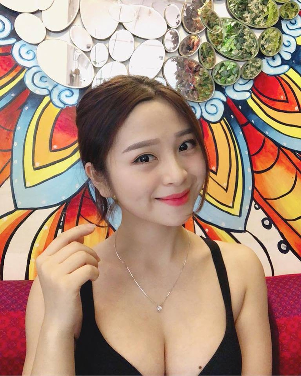 “Hot girl múa côn” chia sẻ bí quyết sở hữu vòng một gợi cảm không dao kéo - 3 “Hot girl múa côn” chia sẻ bí quyết sở hữu vòng một gợi cảm không dao kéo - 3