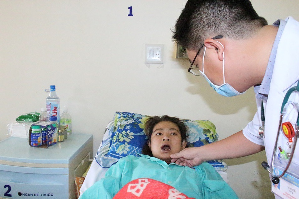 
Bác sĩ đã nỗ lực giải thích và động viên gia đình nhưng chưa có kết quả
